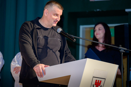 Govor mentorja Tomaža Žuglja - Podelitev priznanja - Starejša otroška folklorna skupina OŠ Metlika - Osrednja obcinska prireditev ob slovenskem kulturnem prazniku